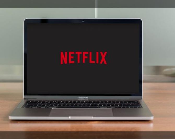 how to download netflix movies while on my laptop